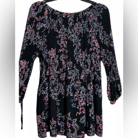 BEAUTIFUL FALL TRANSITIONAL BLOUSE FLORAL ON BLACK BACKGROUND 3/4 SLEEVES - Picture 1 of 8